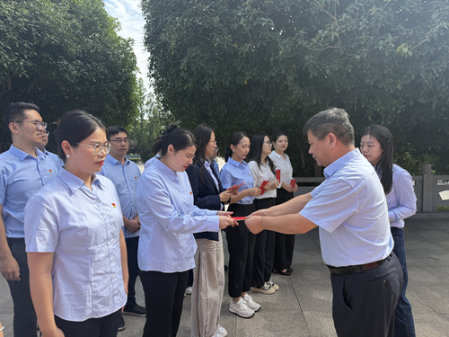 发党章照片.jpg